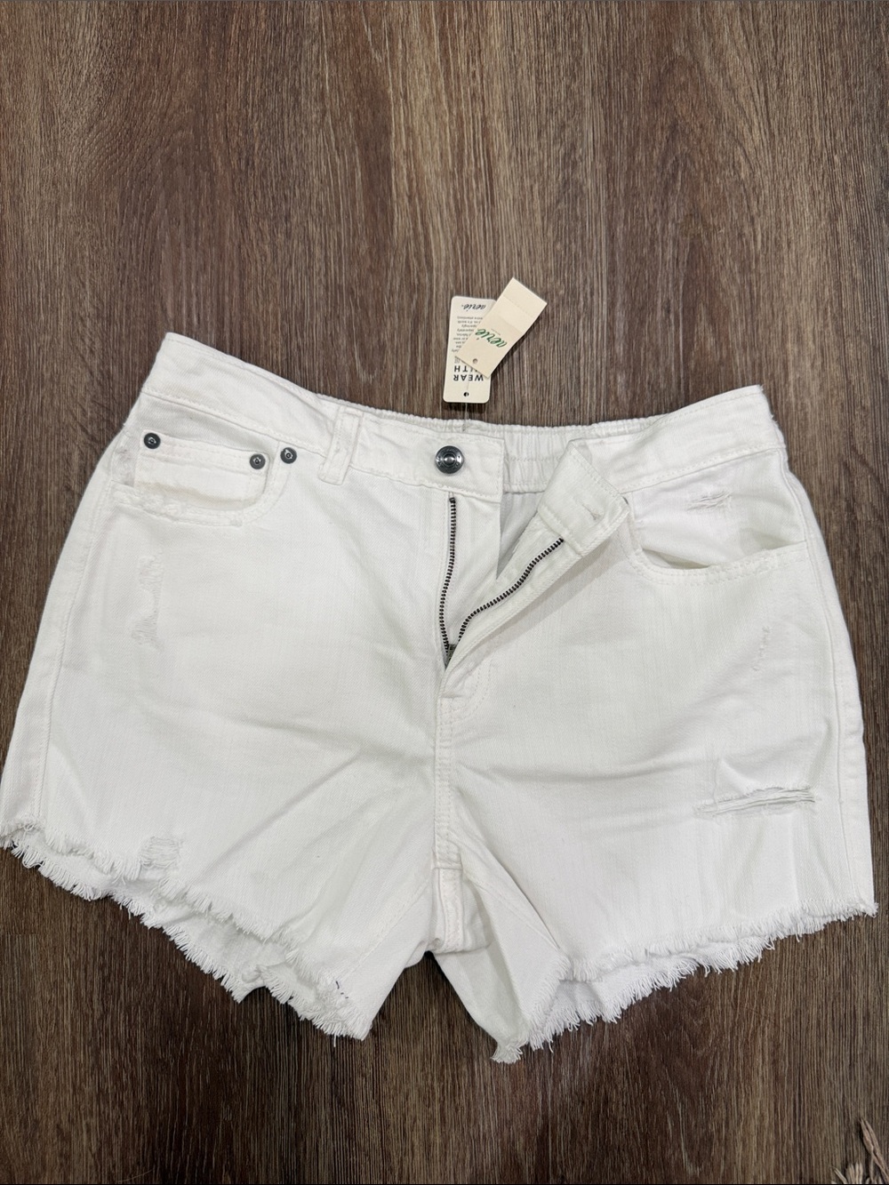 NWT Women’s White Frayed Hem Denim Shorts